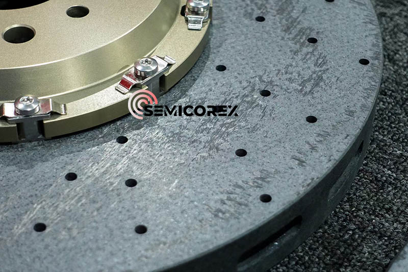 Analisis sistem rem komposit karbon-keramik